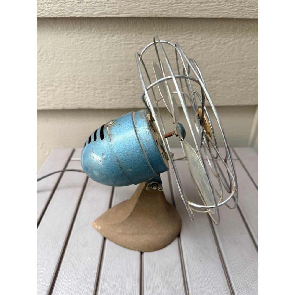 Vintage Eskimo Model 1100R Electric Desk Fan McGraw Electric Co Blue WORKS